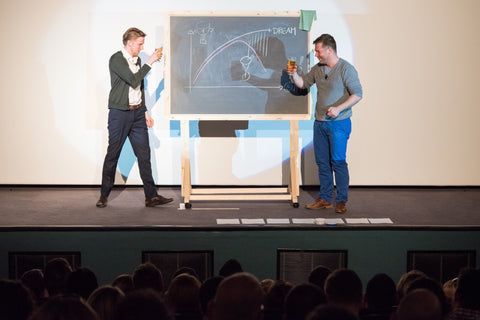 Roman Tschäppeler and Mikael Krogerus at a lecture in Budapest. They explain the 7 pitfalls of modern working life.